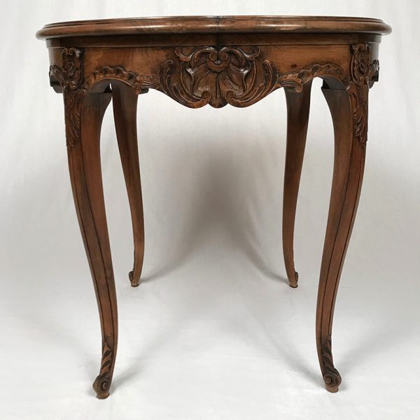 table-milieu-style-louis-xv