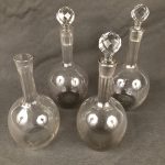 Ensemble de quatre carafes en cristal du même modèle – Image 3