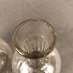 Ensemble de quatre carafes en cristal du même modèle – Image 8