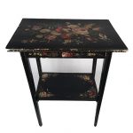 table-volante-laque-noir-decor-fleurs