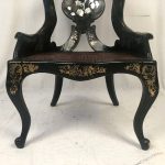 Chaise gondole Napoléon III en bois et papier mâché laqué noir et burgauté – Image 9