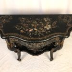 Grande console Napoléon III, bois noirci à riche décor peint et burgauté – Image 4