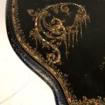 Grande console Napoléon III, bois noirci à riche décor peint et burgauté – Image 6
