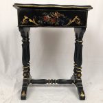 Travailleuse Napoléon III, bois laqué noir et décor peint de fleurs – Image 4