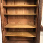 Armoire provençale de style Louis XV transformée en vitrine, XIXe – Image 15