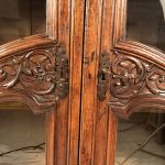 Armoire provençale de style Louis XV transformée en vitrine, XIXe – Image 7