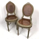 Paire de chaises de style Louis XVI en bois laqué gris, fin XIXe ou début XXe – Image 3