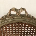 Paire de chaises de style Louis XVI en bois laqué gris, fin XIXe ou début XXe – Image 8