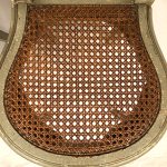 Paire de chaises de style Louis XVI en bois laqué gris, fin XIXe ou début XXe – Image 9